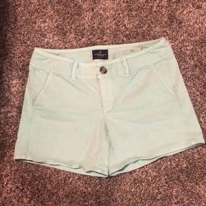 🦅 American Eagle Outfitters midi stretch shorts size 4 🦅